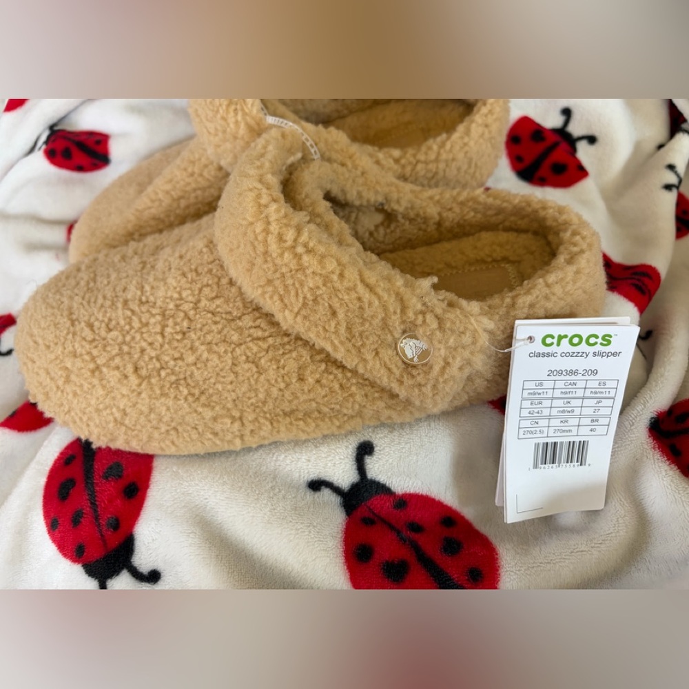 CROCS Women Cozzzy Slippers - New M9/W11 classic cozzzy slipper